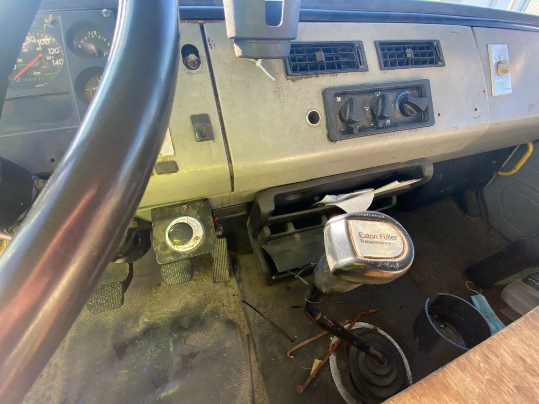 1995 FREIGHTLINER FL80 - Image 8